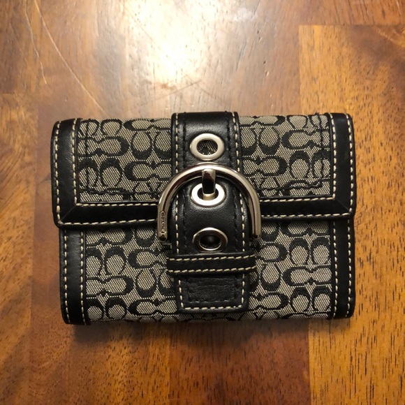 Coach Wallet - Picture 1 of 8